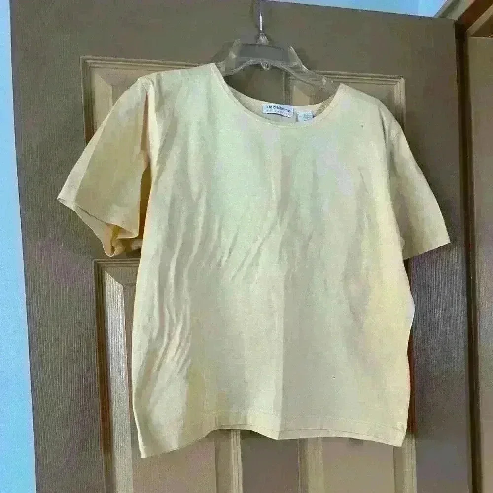 Liz Claiborne t-shirt size L in like new condition​​​​​​​​​​​​​​​​​​​​